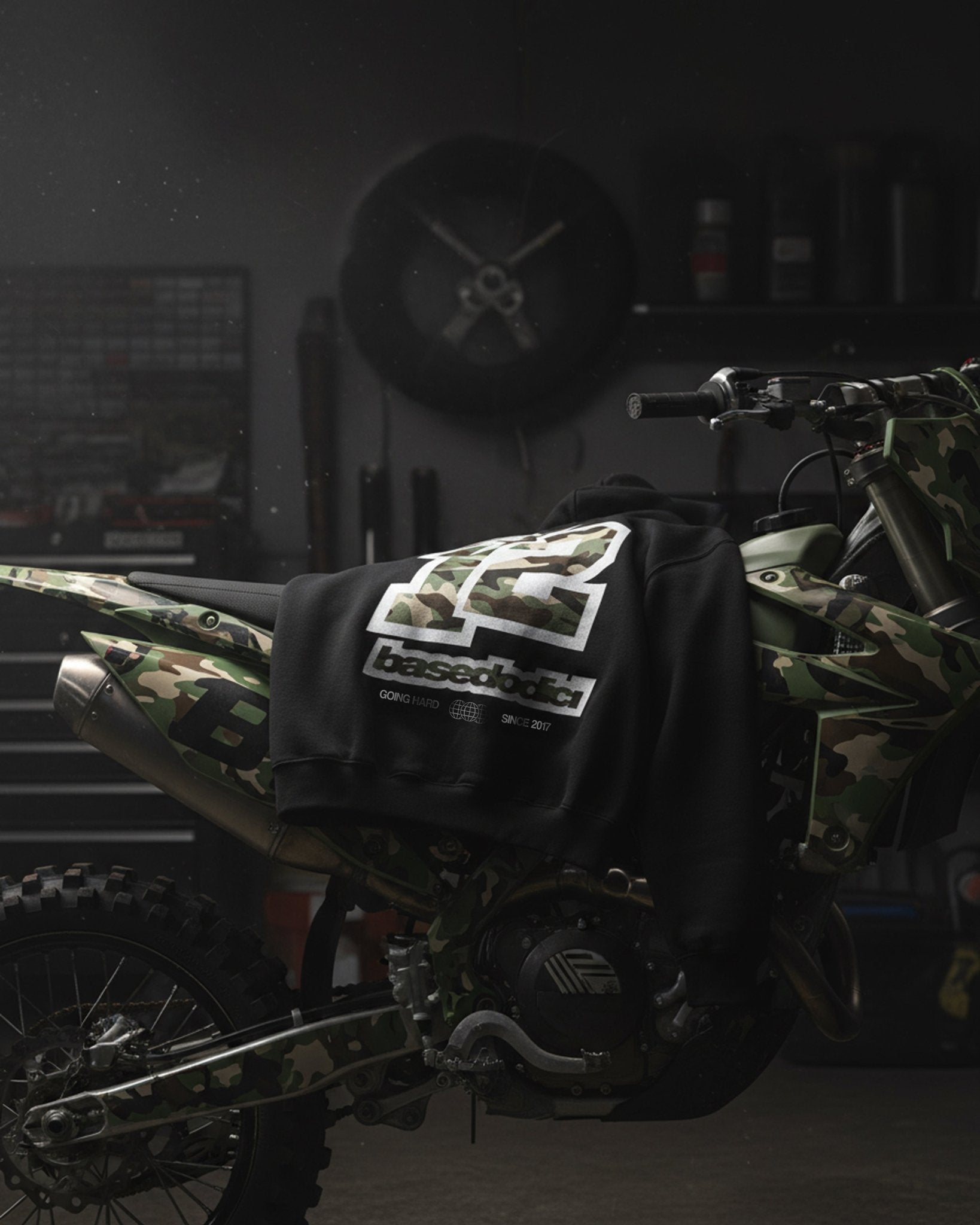 Hoodie "4PLAYER" Back 12 Black/CamoGreen - BASEDODICI®