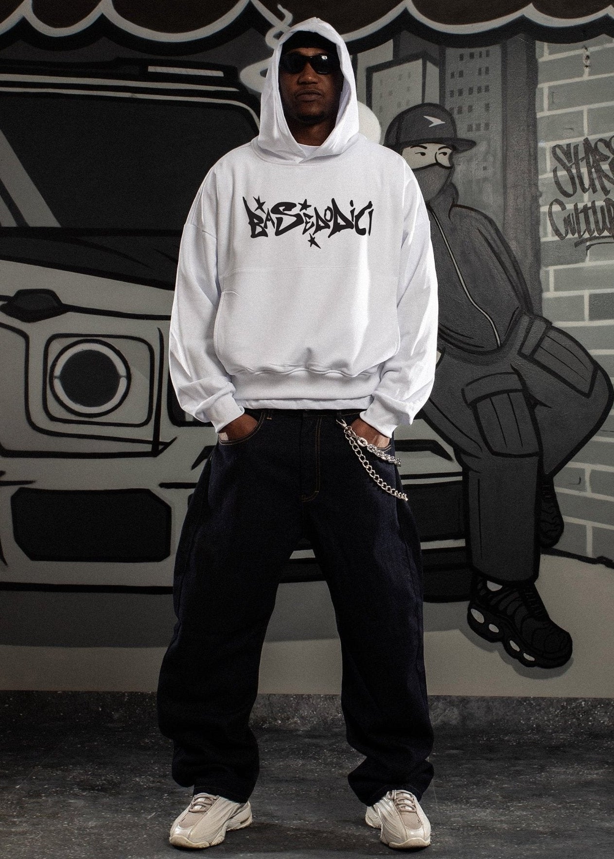 hoodie-comfy-graffiti-white-7310240_cd88b97e-ec64-47c5-aaf5-be08b67a1bd5.jpg