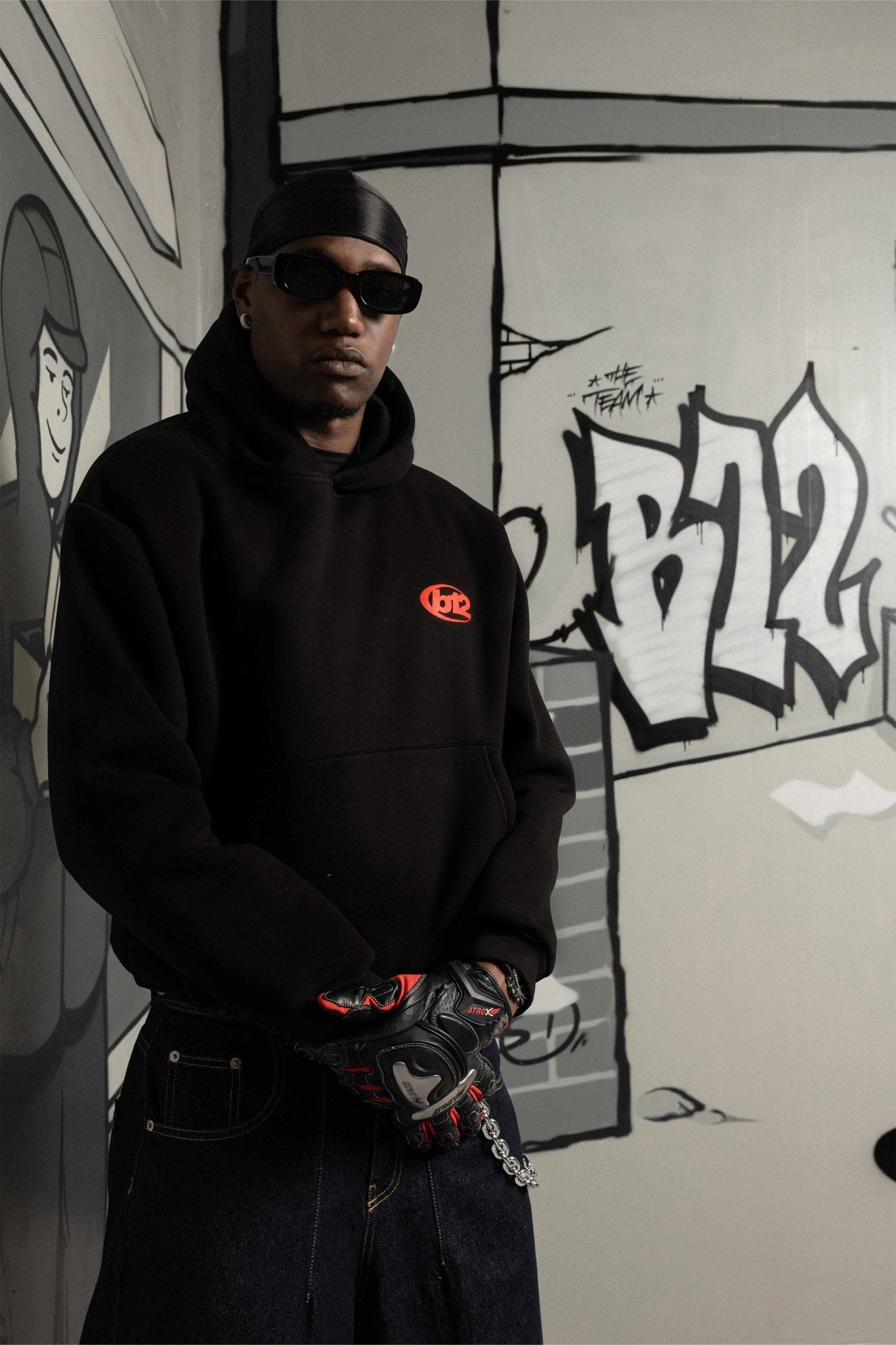 Hoodie "TEAM012" Back Logo Black/Red - BASEDODICI®