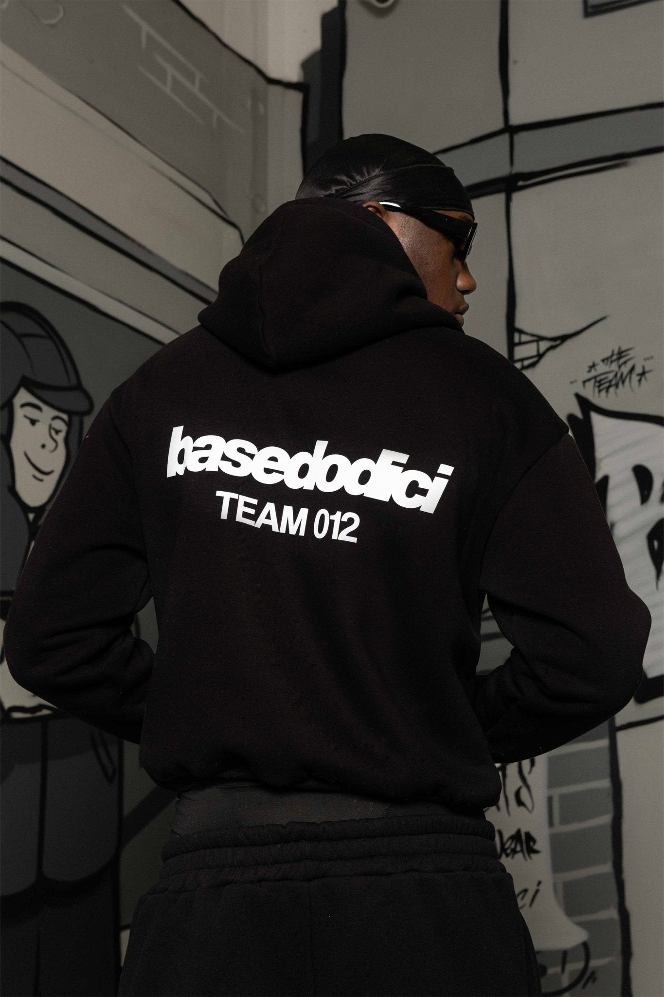 Hoodie "TEAM012" Back Logo Black/White - BASEDODICI®