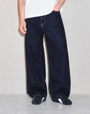 BAS logo Pants Raw indossato dettaglio