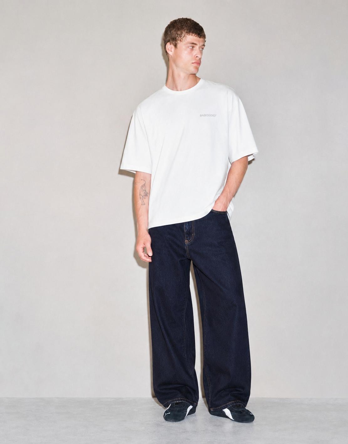 BAS logo Pants Raw indossato