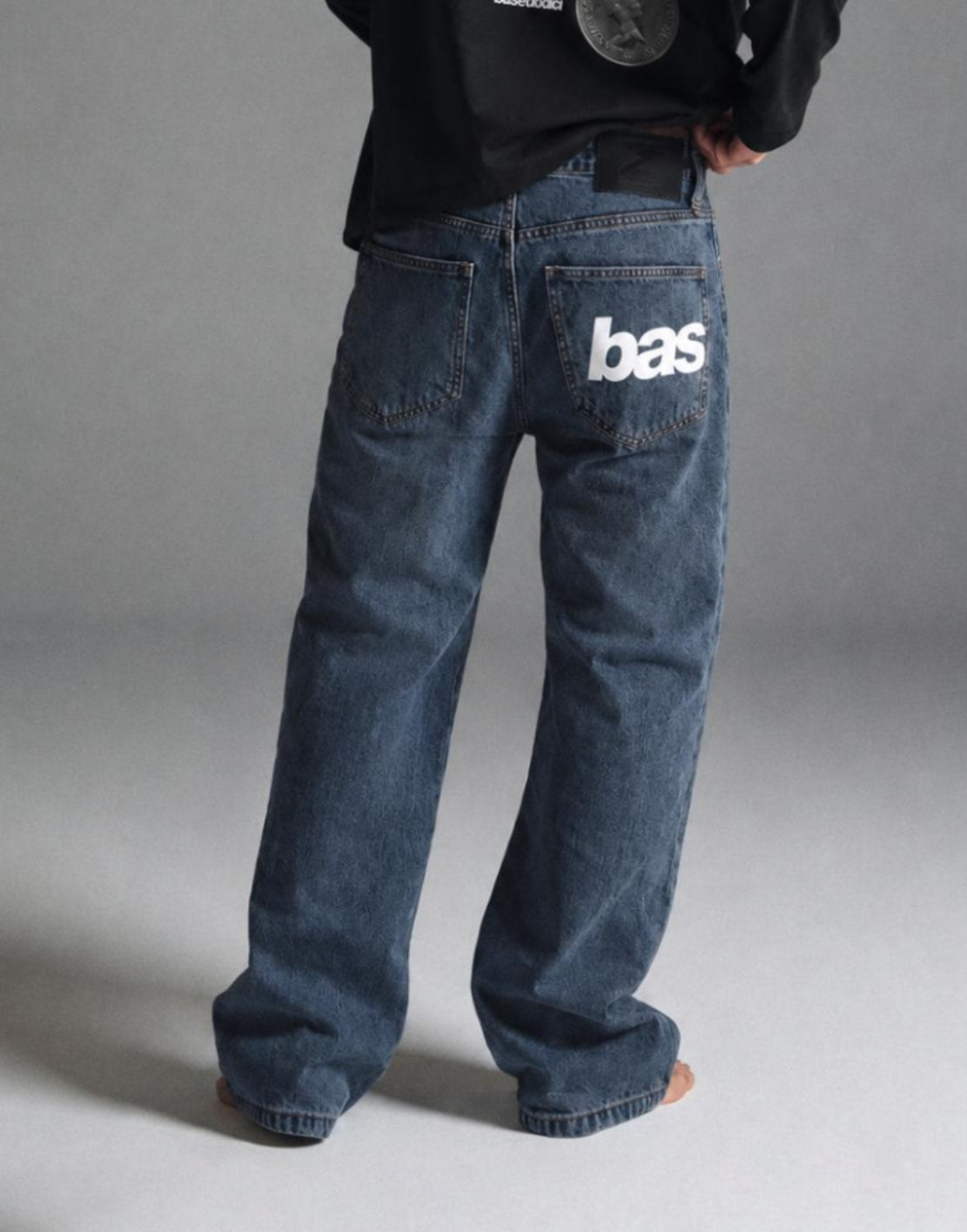 BAS logo Pants Stone Washed indossato dettaglio