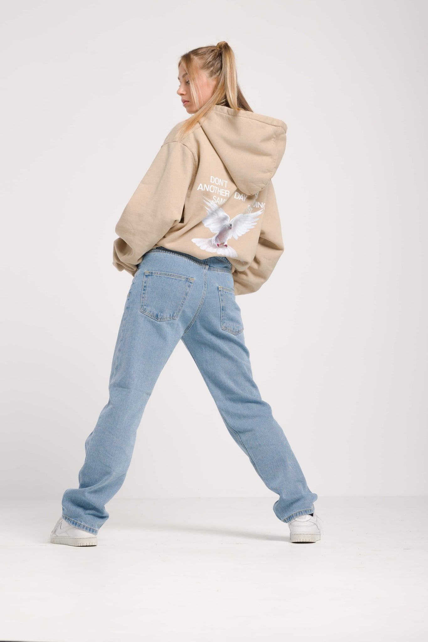 Hoodie "BADINFLUENCE" Dove Sand