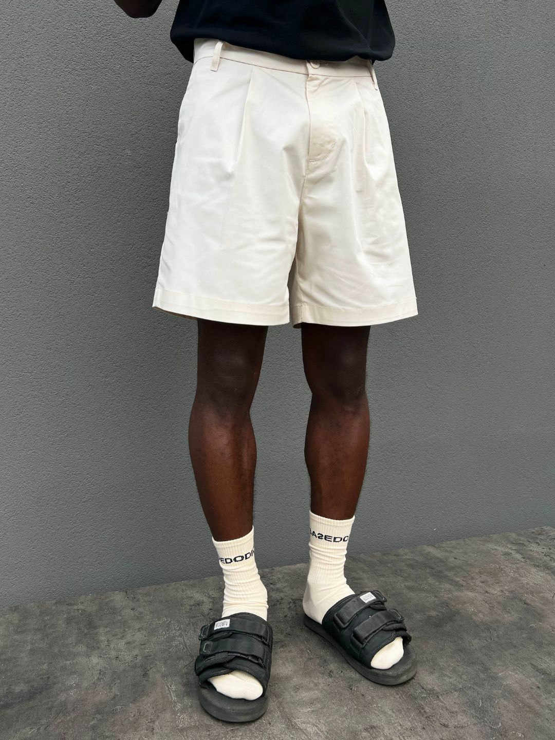 Elegant “NoFriends” Short Cream