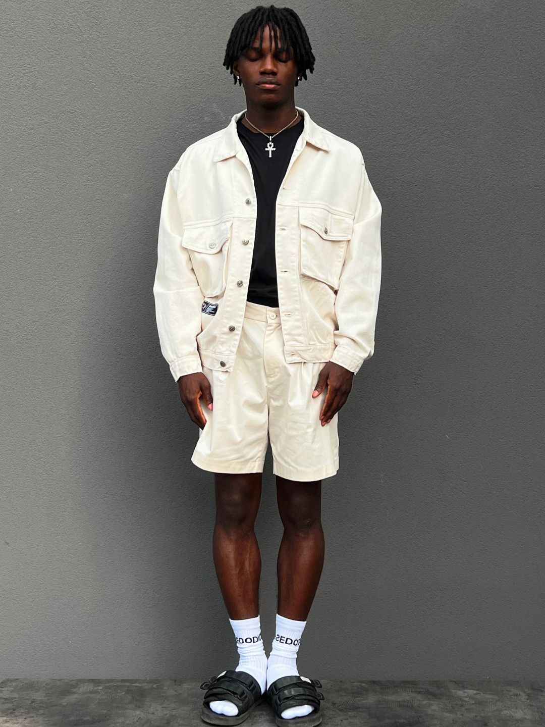 Elegant “NoFriends” Short Cream