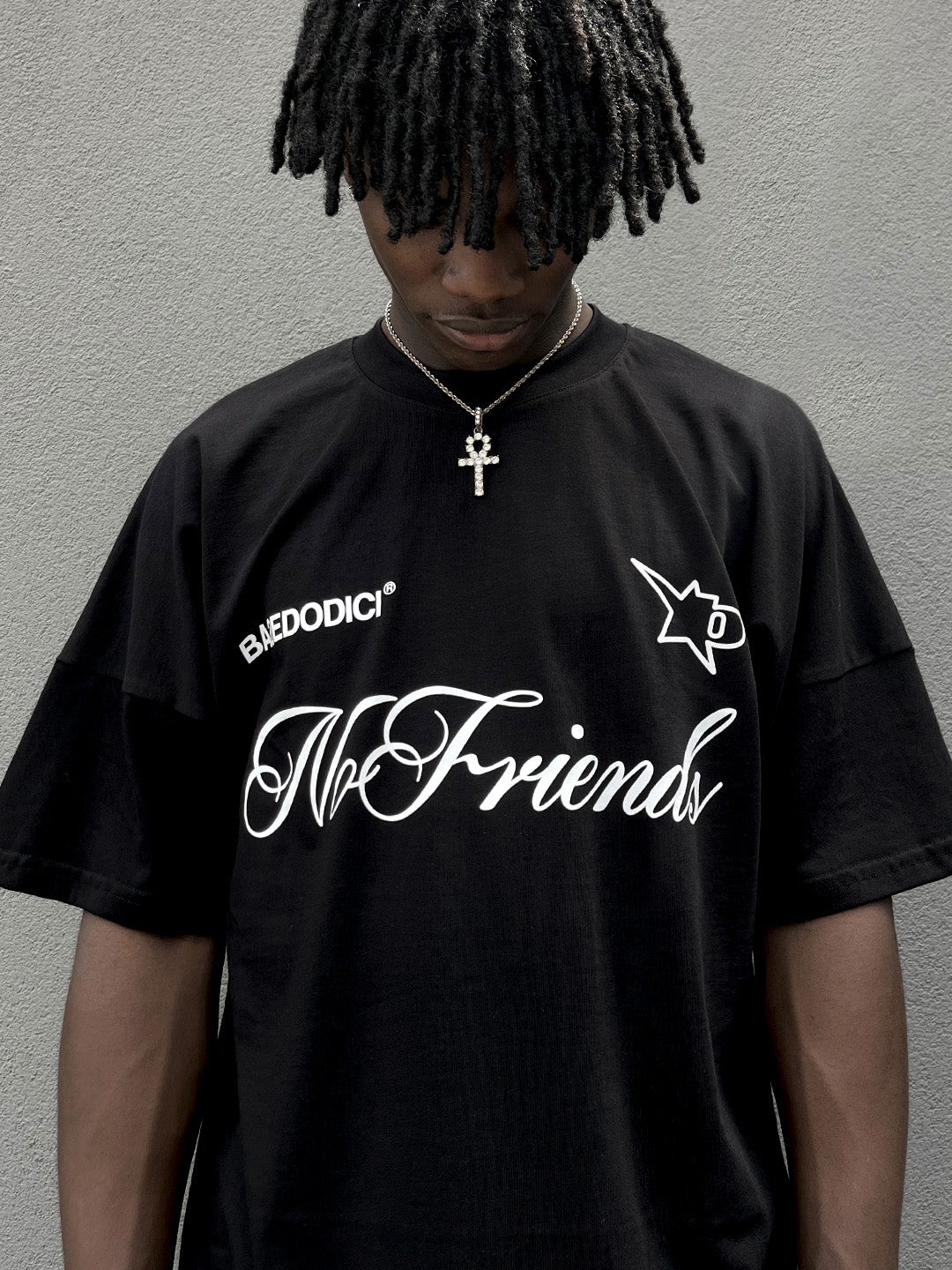 T-Shirt Over “NoFriends” Black